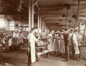 National Cash Register Company Rolling Library, Dayton, Ohio, circa 1915. From the ALA Archives.