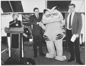 Garfield at a kick-off event for the National Library Card Sign-Up Campaign with ALA President, Margaret E. Chisholm, Secretary of Education William J. Bennett, NCLIS chairman Jerald C. Newman.