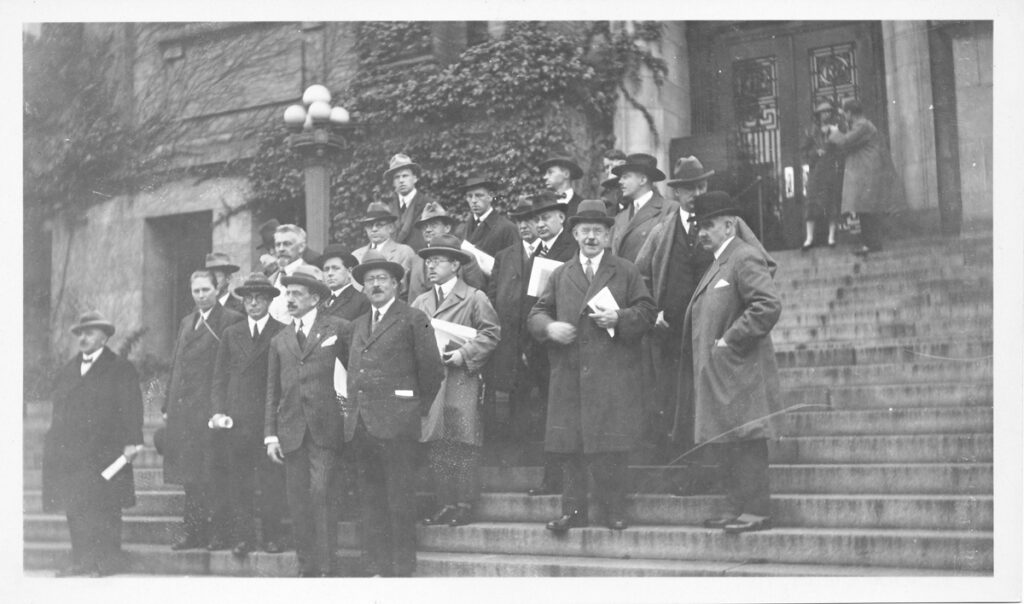 Delegates on the steps of the Toronto Public Library. From the ALA Archives.